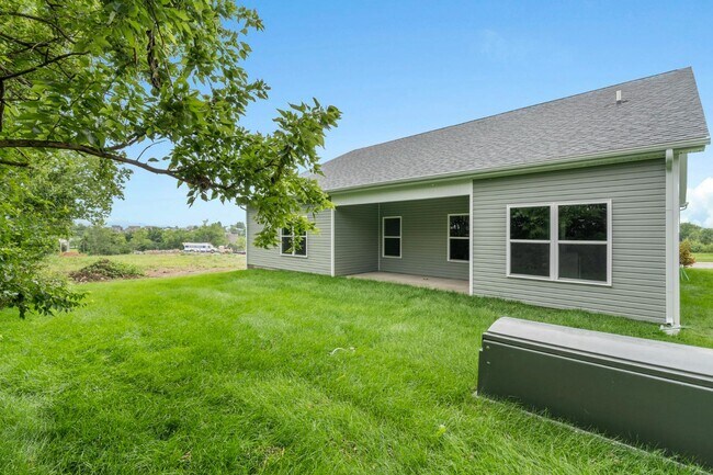 Building Photo - 341 Friendly Ave