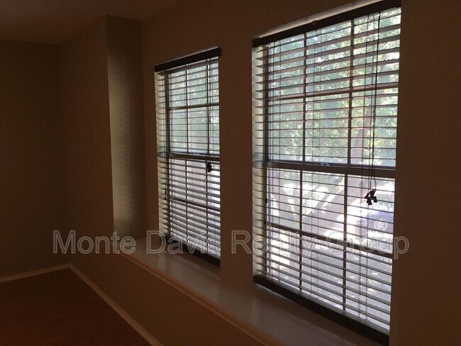 Foto del edificio - 8501 Bismark Cove