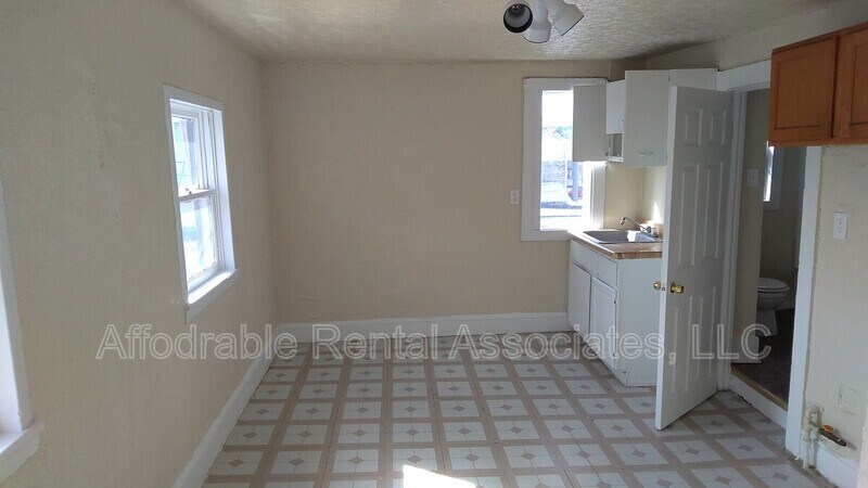 Building Photo - 1425B S 11th St