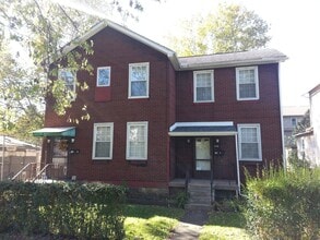 Building Photo - 216 Penn St