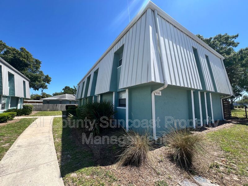 Primary Photo - 7450-7435 35th St N