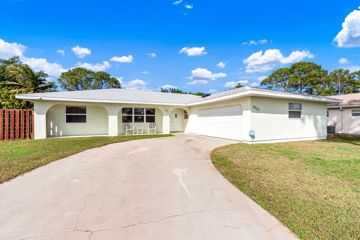 Primary Photo - 2252 SE Wald St