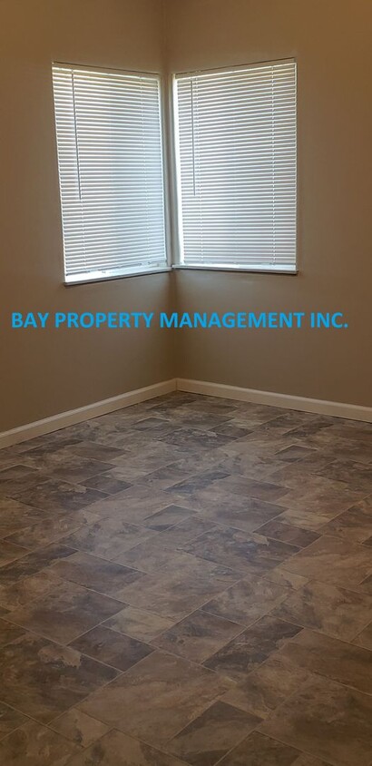 Primary Photo - Updated 2 bedroom house on large lot in So...