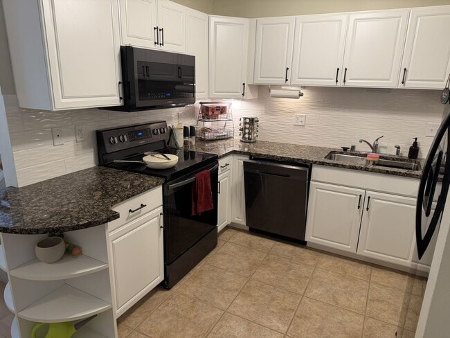 Building Photo - Bright and Cozy Two Bedroom Condo for Rent