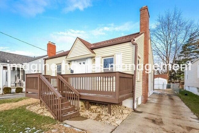 Building Photo - Charming 3 Bedroom Cape Cod Home in Deer Park