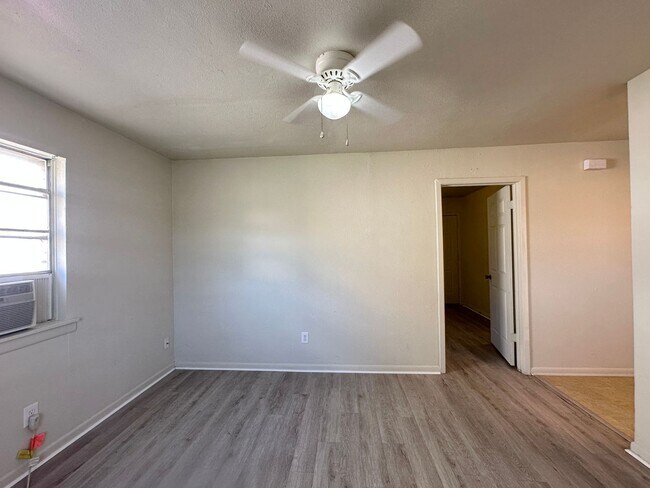Foto del edificio - 405 Robertson Ave