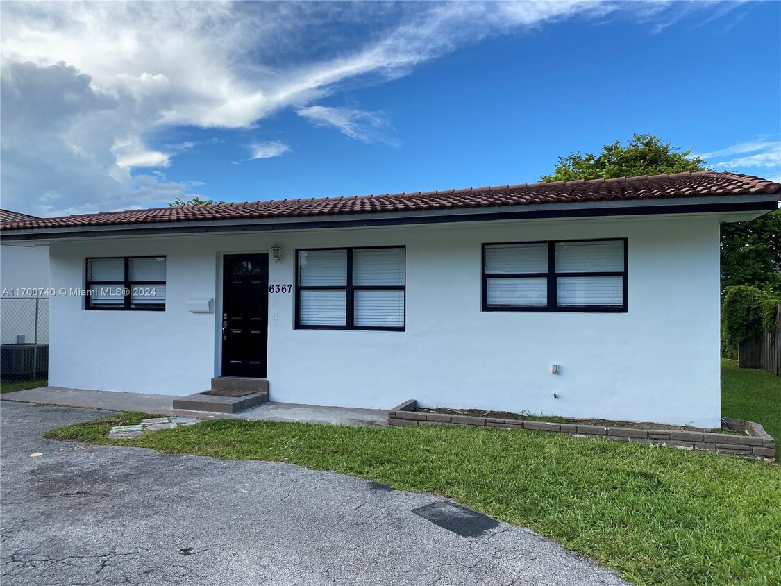 Foto principal - 6367 SW 24th St