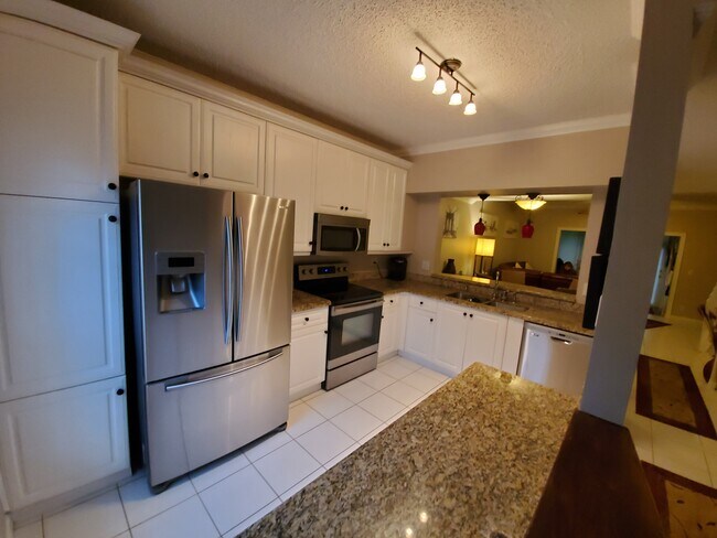 Foto del edificio - 1045 Kokomo Key Ln