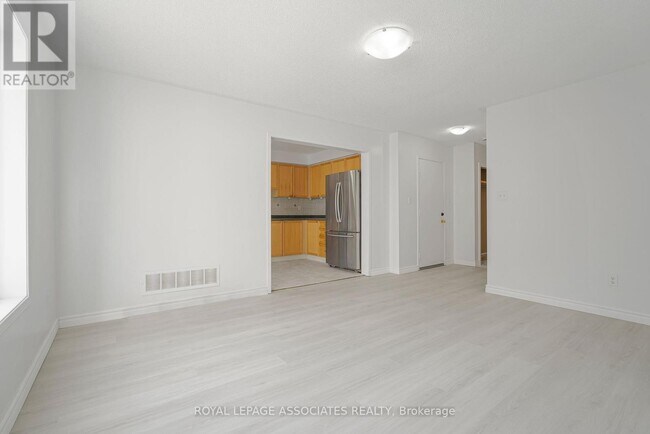 Photo du bâtiment - 25 Cranston Ave