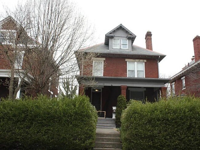 Foto del edificio - 68 E Oakland Ave