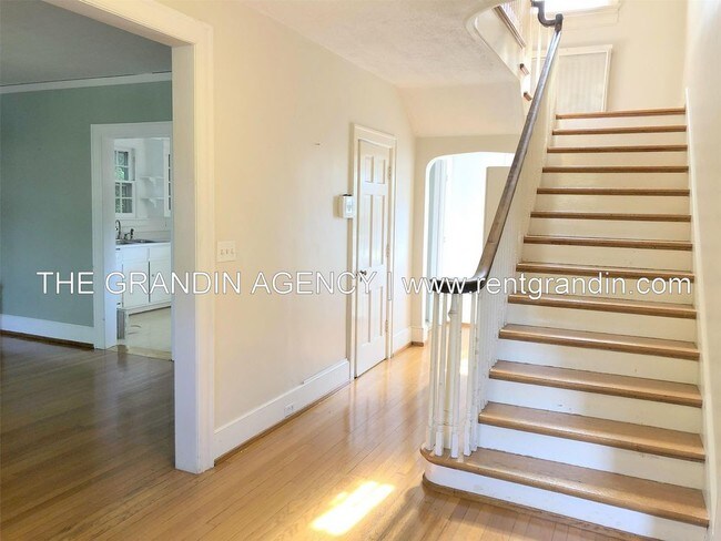 Foto del edificio - 1052 Clearfield Road Southwest