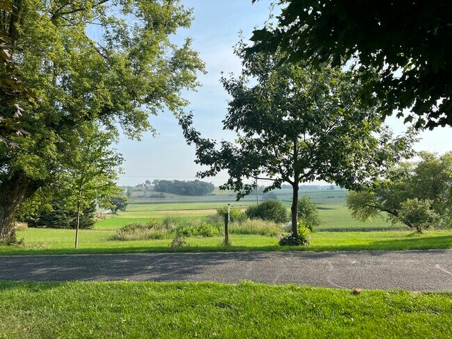 Foto del edificio - 5877 Whippoorwill Rd