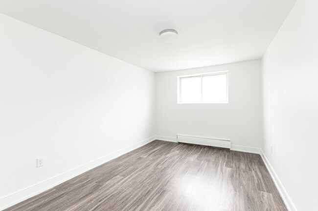 Photo du bâtiment - 543 Mornington Avenue & 135 Connaught Avenue