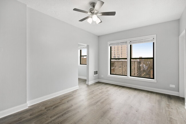Foto del edificio - 4520 N Clarendon Ave