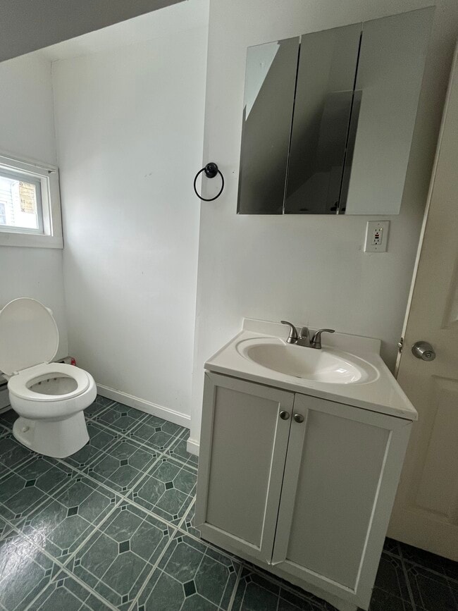 Building Photo - 17 Winfield St