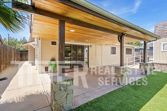 Building Photo - 5532 Manzanita Ave
