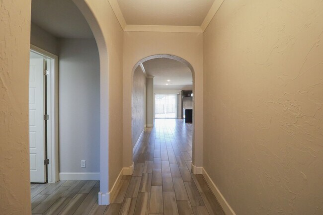 Foto del edificio - 4 Bed | 3 Bath in Broken Arrow!