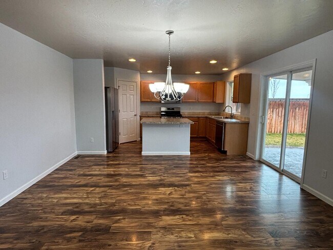 Foto del edificio - 16581 Berkley Ave