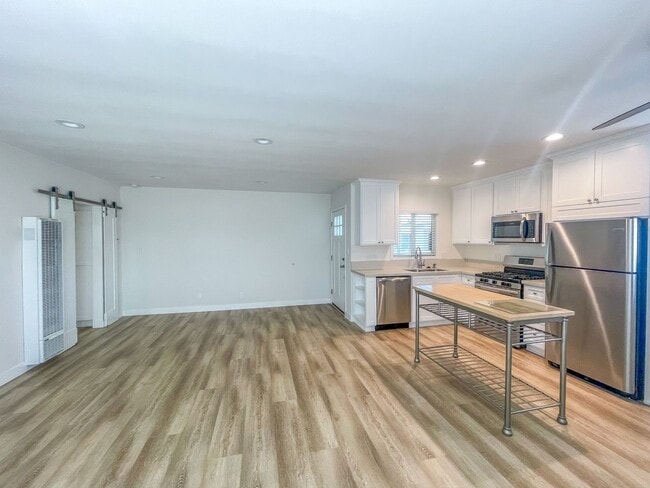 Interior Photo - 1250 Manhattan Beach Blvd