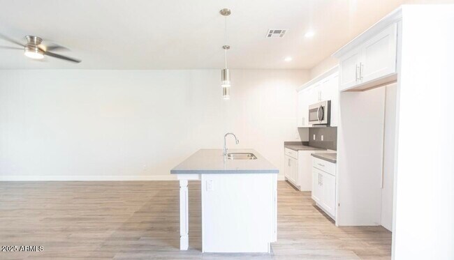 Foto del edificio - 1850 N 51st St