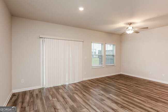Foto del edificio - 5110 Glade Park Dr