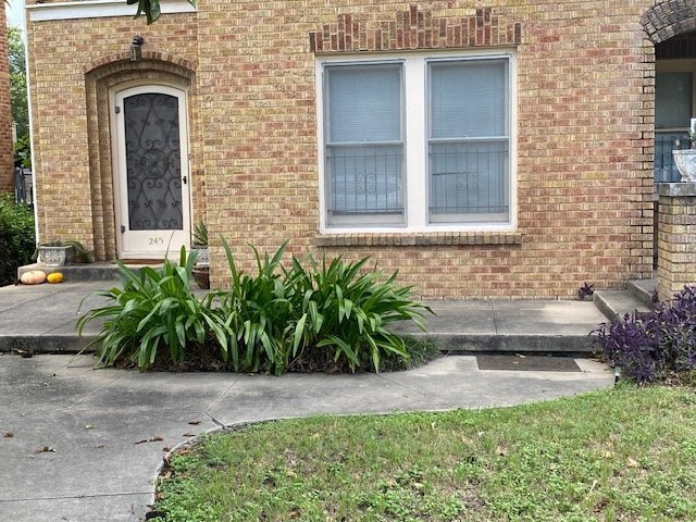 Foto del edificio - 245 E Lullwood Ave