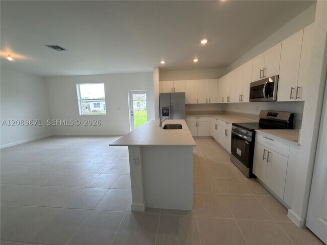 Foto del edificio - 2996 SE 25th St