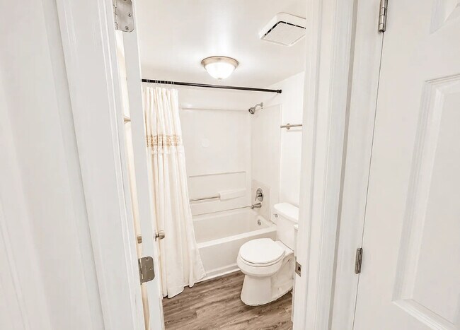 Foto del edificio - 1120 S Brockway St