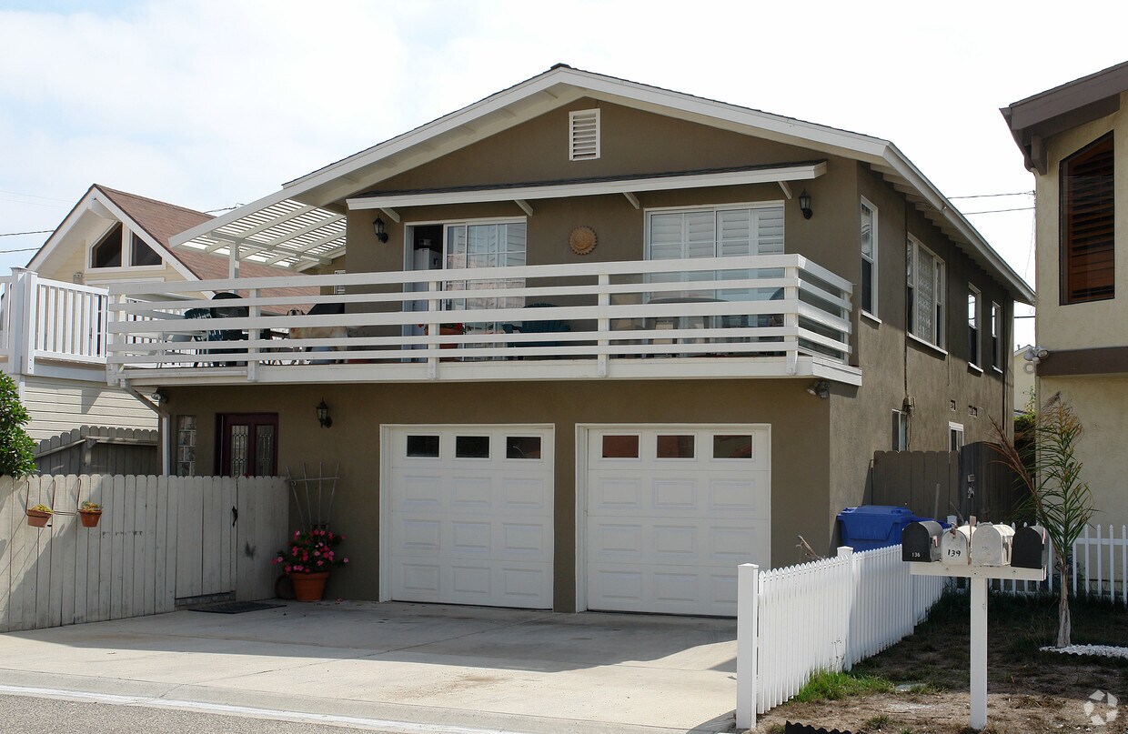 Primary Photo - 140 Burbank Ave