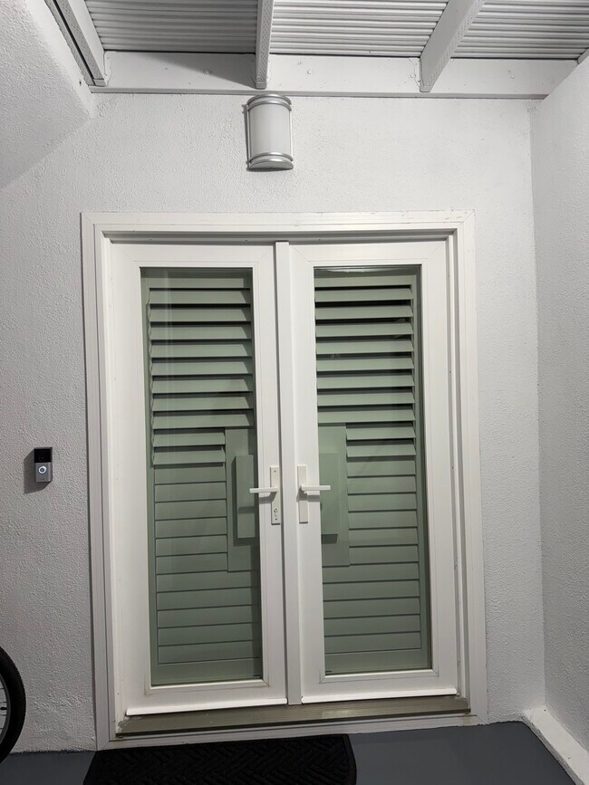 Foto del edificio - 271 Termino Ave