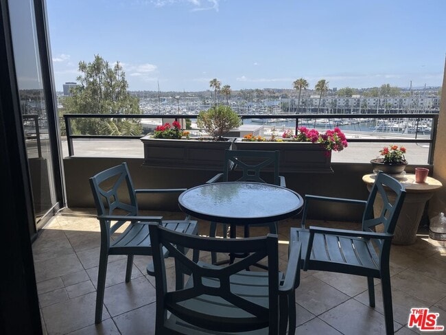 Building Photo - 4314 Marina City Dr