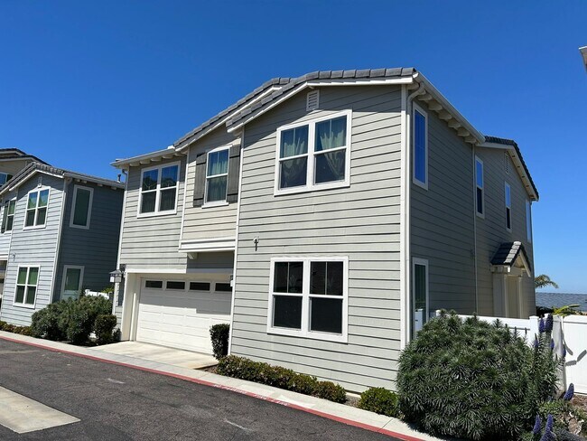 Foto del edificio - SPACIOUS 5 bedroom, 3 bath home in Bayside...