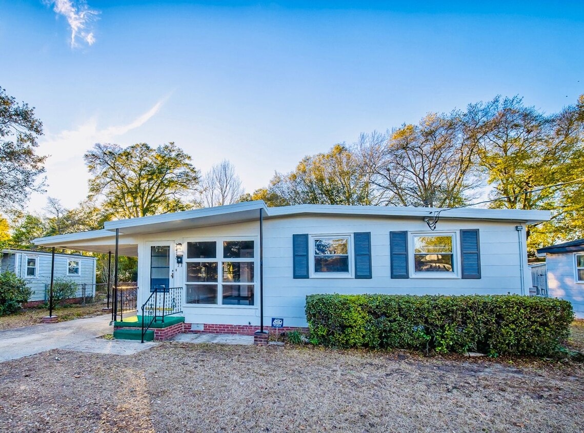 SUNSET PARK - **MOVE IN SPECIAL: $500 OFF ... - SUNSET PARK - Adorable cottage style home ...