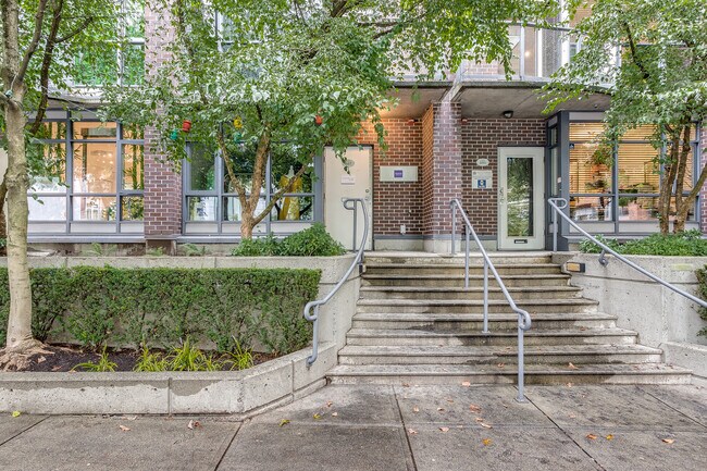 Building Photo - 887 Helmcken St