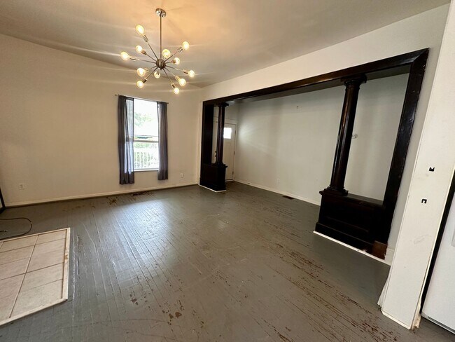 Building Photo - 2 BED | 1 BATH | BACKYARD | EASTSIDE (Anderson and E 31st)