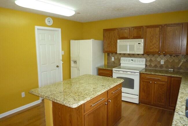 Building Photo - Beautiful 4 Bedroom Home in Providence Man...