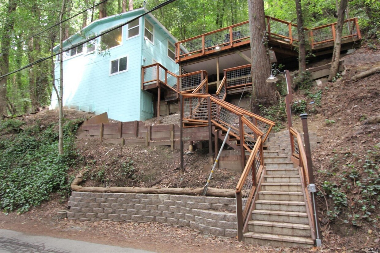 Primary Photo - 11010 Summerhome Park Rd