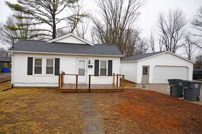 Building Photo - 3000 Rheinhardt Ave