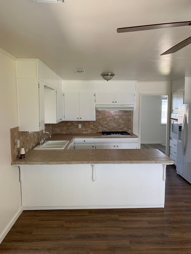 Building Photo - 3 Bedroom 2 Bath Home