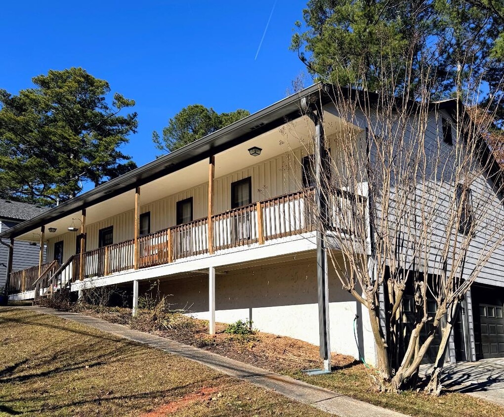 333 Castleair Dr Kennesaw GA - Nuevo en MKT - 333 Castleair Dr NE