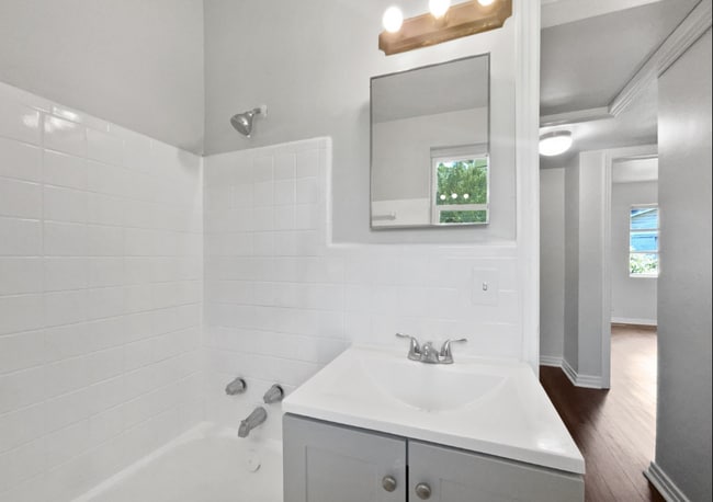 Foto del edificio - 8308 Manavista St