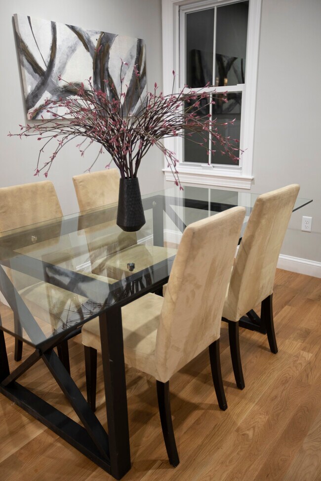 Sit Down Area - 142 Water St