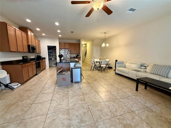 Foto del edificio - 7522 Aloma Pines Ct