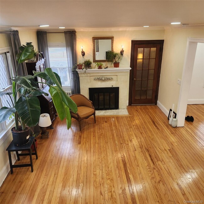 Building Photo - 71 Davis St