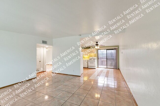 Foto del edificio - 803 E Holaway Dr