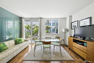 Building Photo - 555 4th St