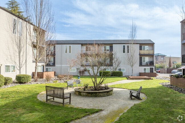 Courtyard - River Lofts Apartments