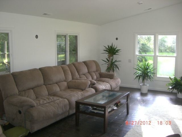 Foto del edificio - 185 E Square Lake Rd