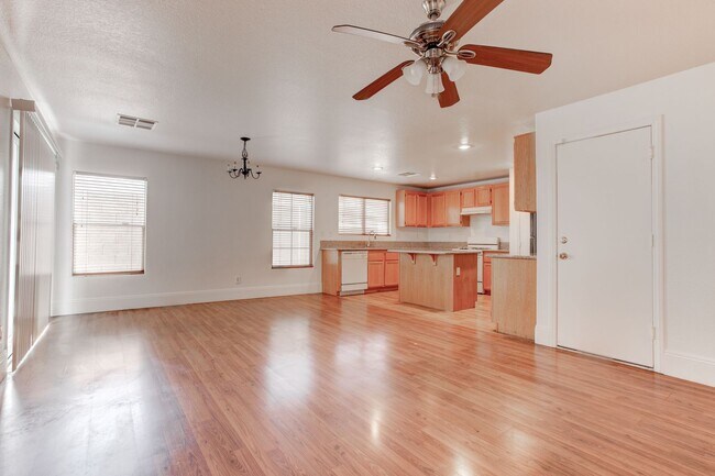 Building Photo - Charming Two-Story 3-Bedroom Home