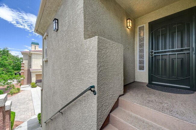 Building Photo - Bright 2 Bedroom Summerlin Condo with Mountain Views & Resort-Style Amenities